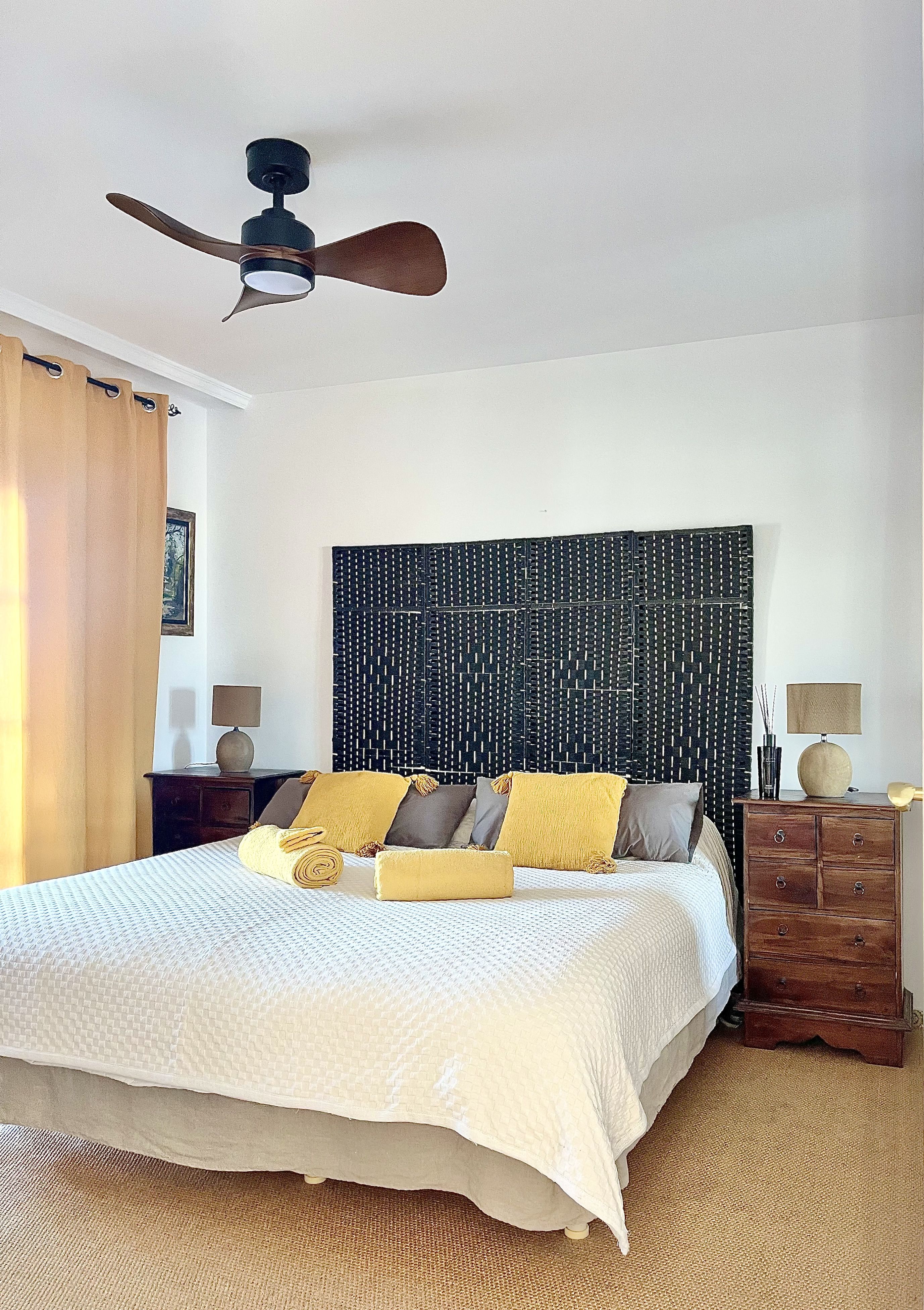 Luxurious Bedroom in Puebla Aida